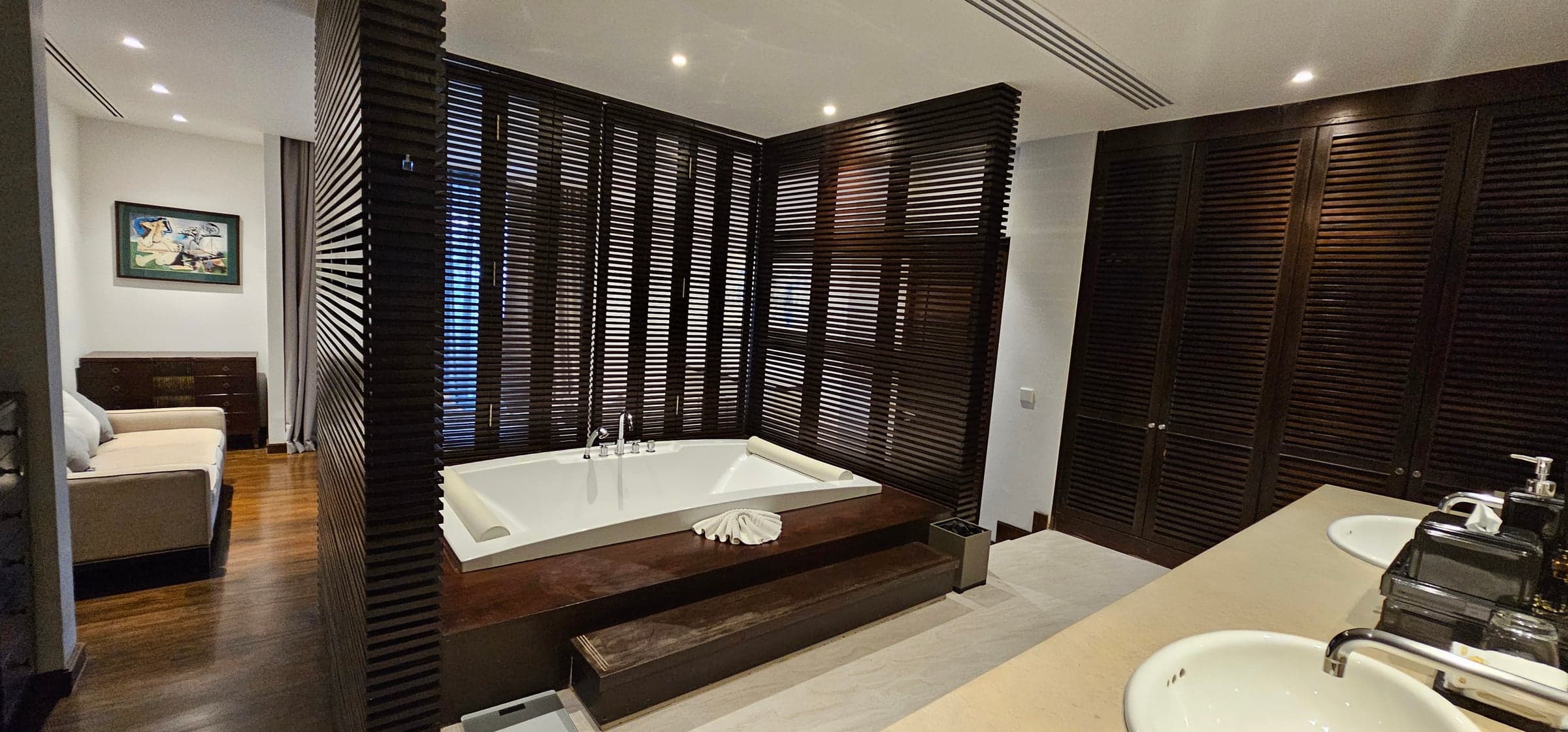 bedroom4Page.gallery.alt4